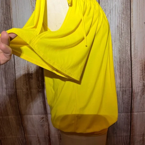 KIWI| WOMENS YELLOW COLD SHOLDER TIE LOOSE FITTING SHORT SLEEVE BLOUSE LARGE - Picture 3 of 6